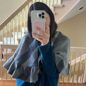 Burberry Wool Cape authentic
